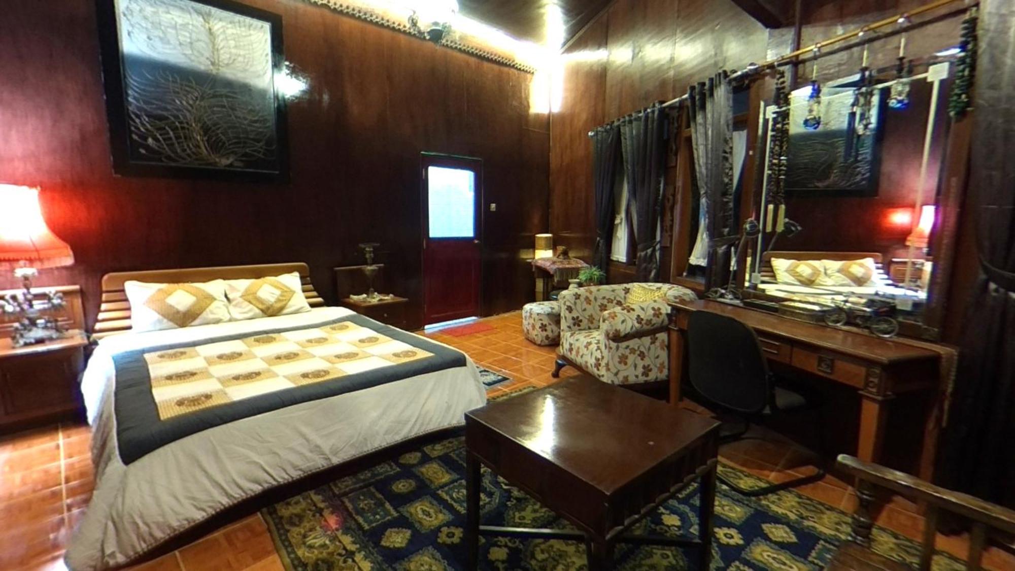 Badjoeri Ethnic Wooden Homestay Bandung Oda fotoğraf