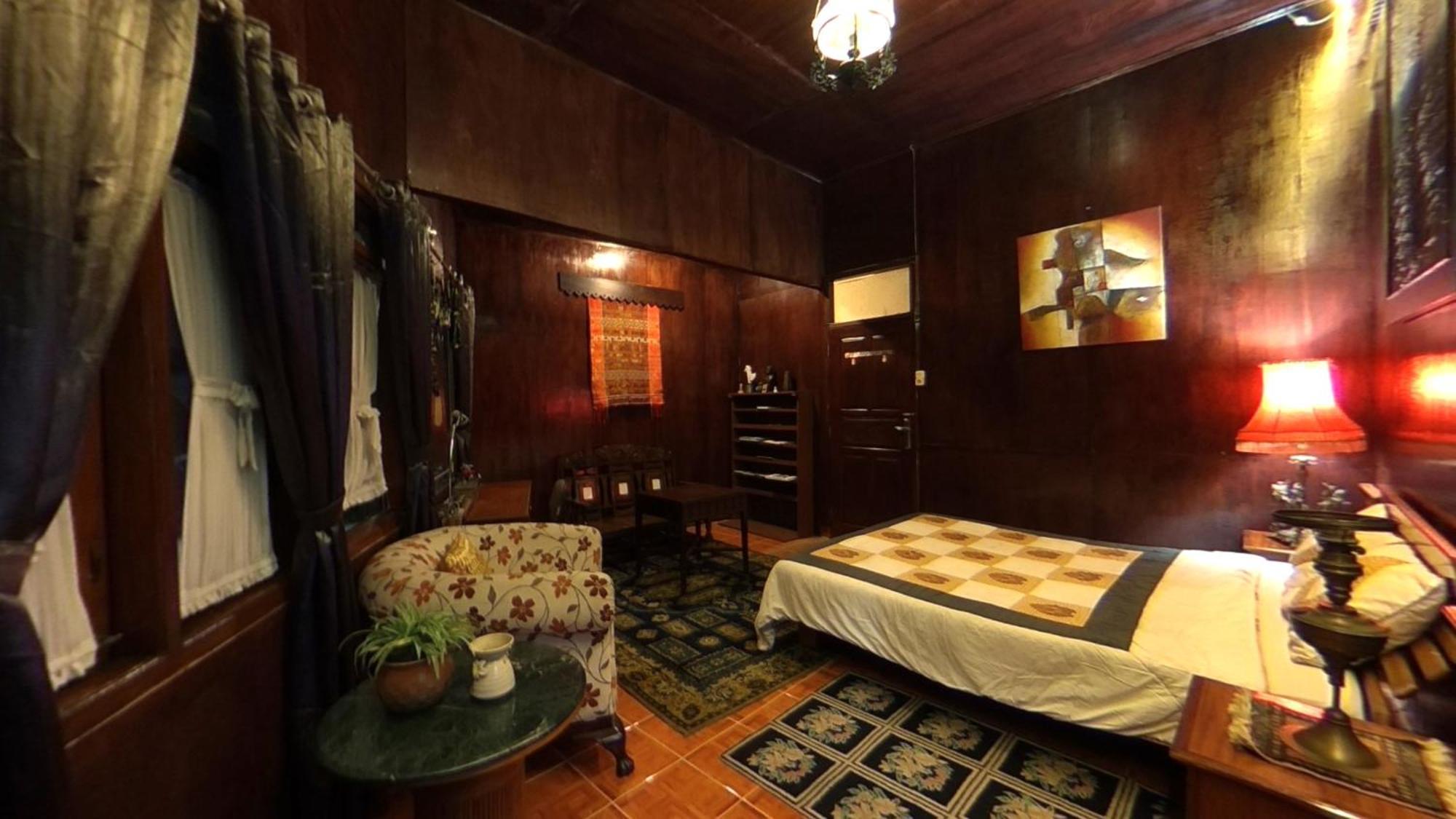Badjoeri Ethnic Wooden Homestay Bandung Oda fotoğraf