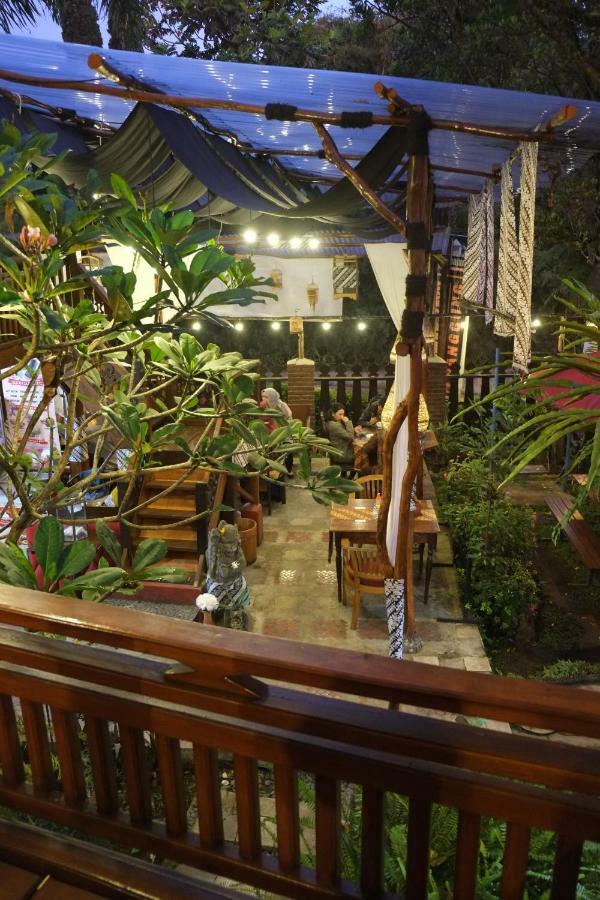 Badjoeri Ethnic Wooden Homestay Bandung Dış mekan fotoğraf